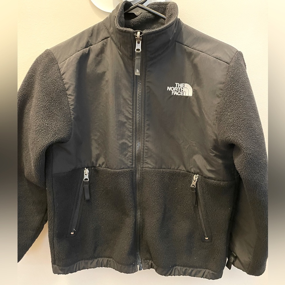 BoysNorth face coat. No stains no rips